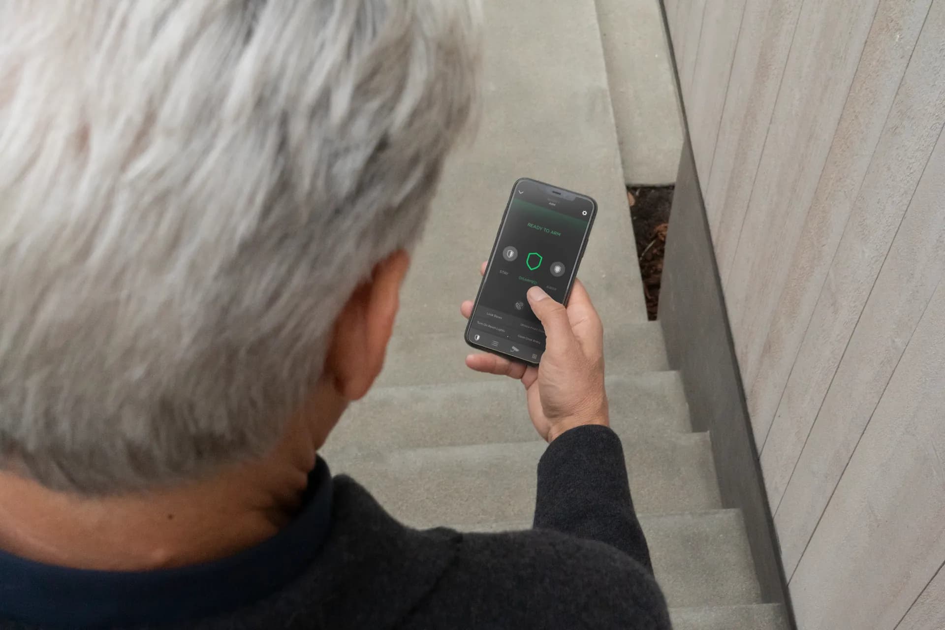Smart home security monitoring on mobile device